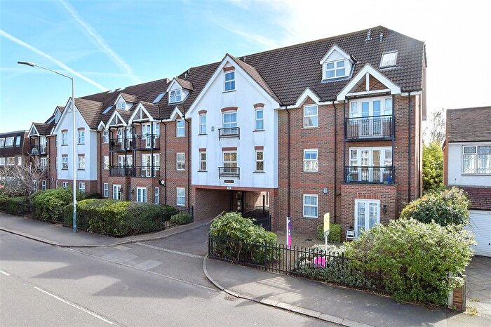 2 Bedroom Flat For Sale In Heath Park Road, Gidea Park, Essex, RM2
