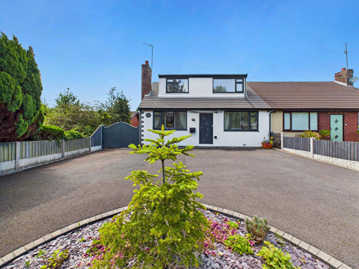 4 Bedroom Semi-Detached House For Sale In Lower Lane, Freckleton, PR4