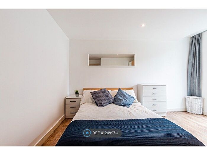 2 Bedroom Flat To Rent In Bacon Street, London, E2