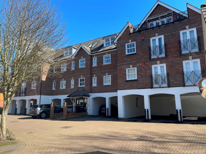 2 Bedroom Flat To Rent In St.Lukes, Guildford, GU1