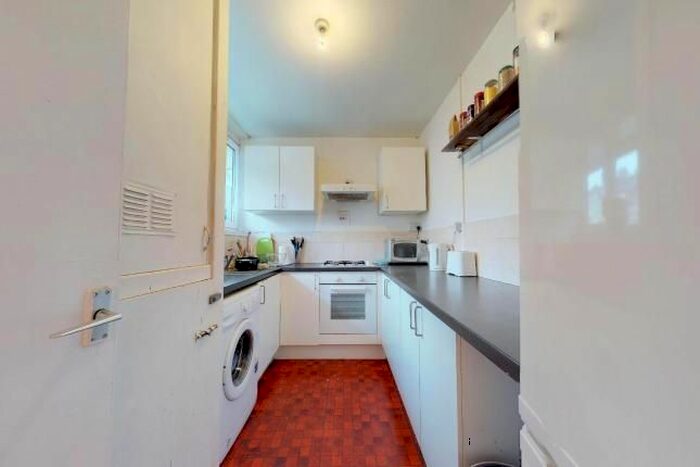 4 Bedroom Maisonette To Rent In Gateway, Walworth Road, London SE17