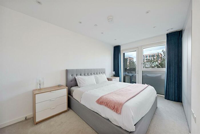 2 Bedroom Apartment For Sale In Shipbuilding Way, Upton Park, E13