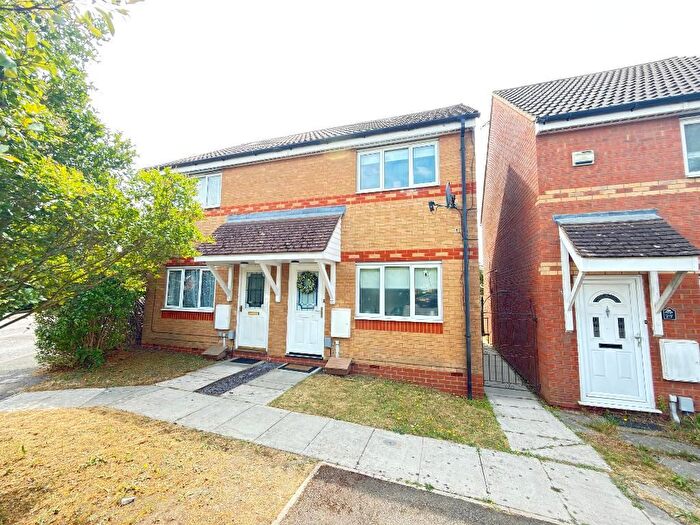 2 Bedroom Semi-Detached House For Sale In Addington Way, Leagrave, Luton, Bedfordshire, LU4