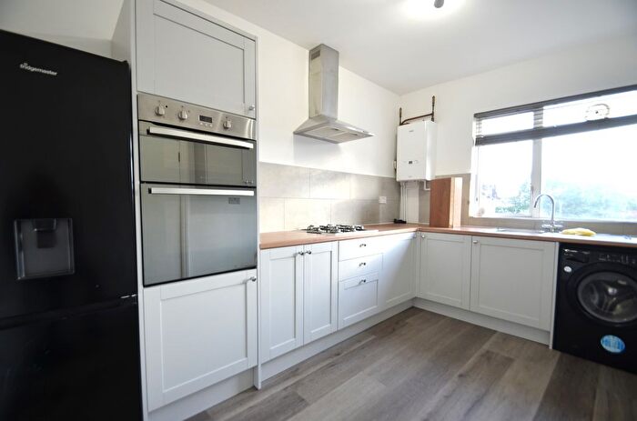 3 Bedroom Flat To Rent In Broadway Kingston Road, Staines-Upon-Thames, TW18