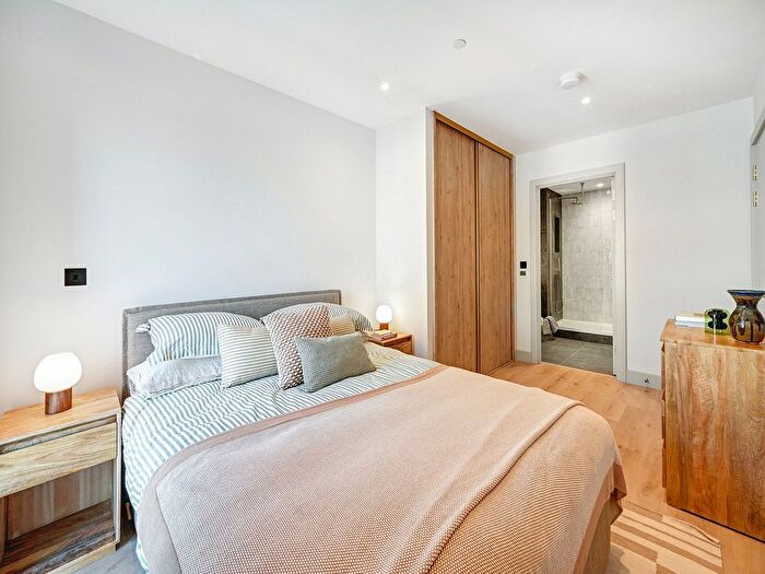 2 Bedroom Flat To Rent In The Draper, Caversham Rd, NW9