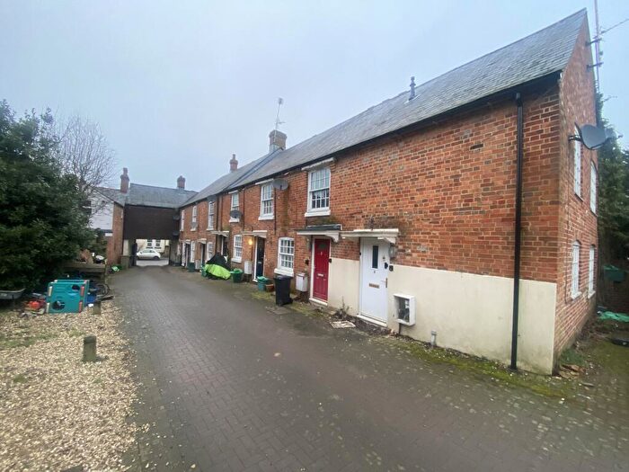 1 Bedroom Flat For Sale In Hinds Head, High Street, Lambourn, Hungerford, Berkshire, RG17