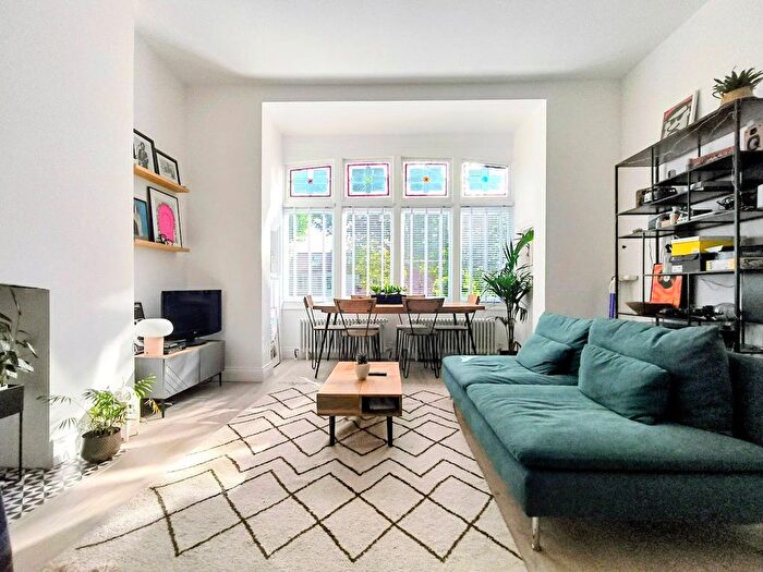 2 Bedroom Flat For Sale In The Avenue, London, W13