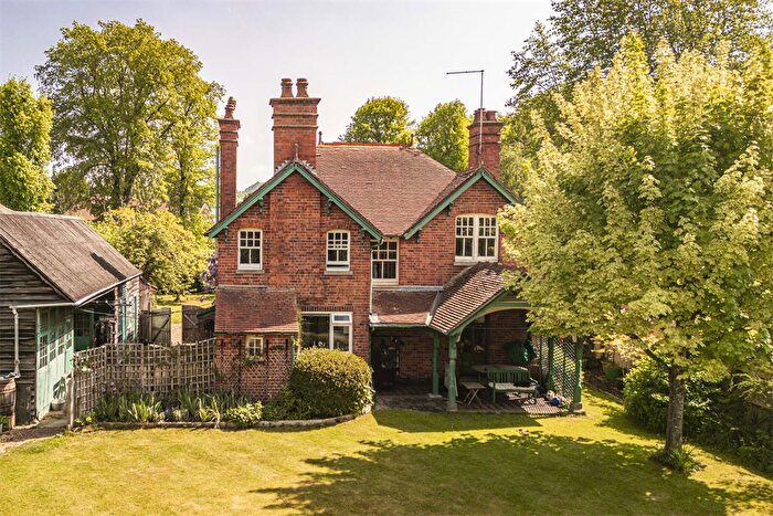 4 Bedroom Detached House For Sale In Applegate, Goring On Thames, RG8