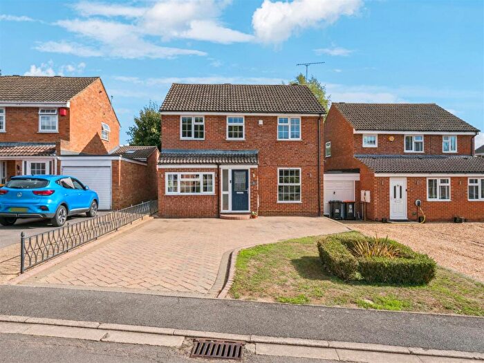 4 Bedroom Detached House For Sale In Lomond Drive, Linslade, Leighton Buzzard, LU7