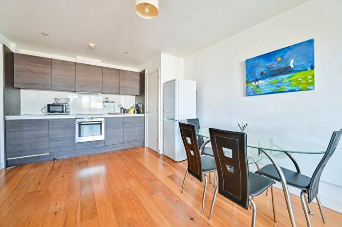 1 Bedroom Flat To Rent In Crampton Street, Elephant And Castle, London, SE17