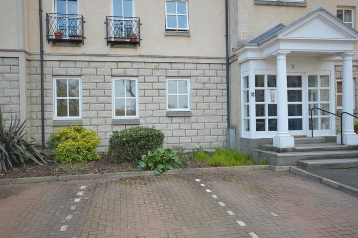 2 Bedroom Flat To Rent In South Inch Court, Perth, PH2