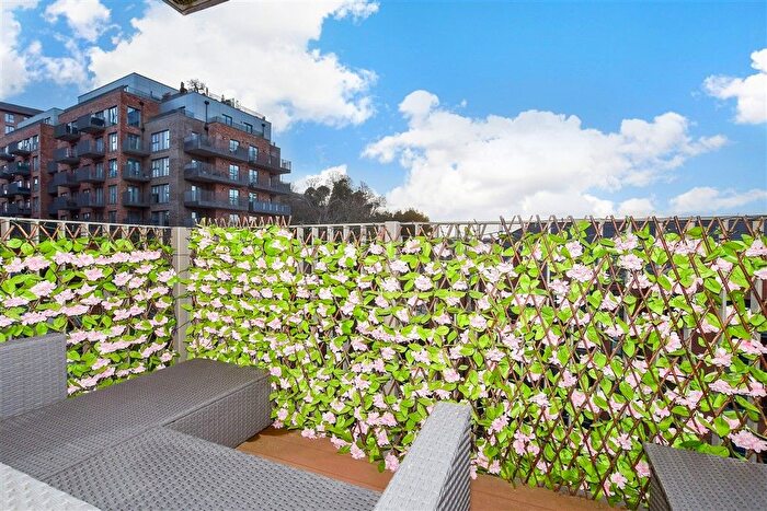 1 Bedroom Flat For Sale In Rosalind Drive, Maidstone, Kent, ME14