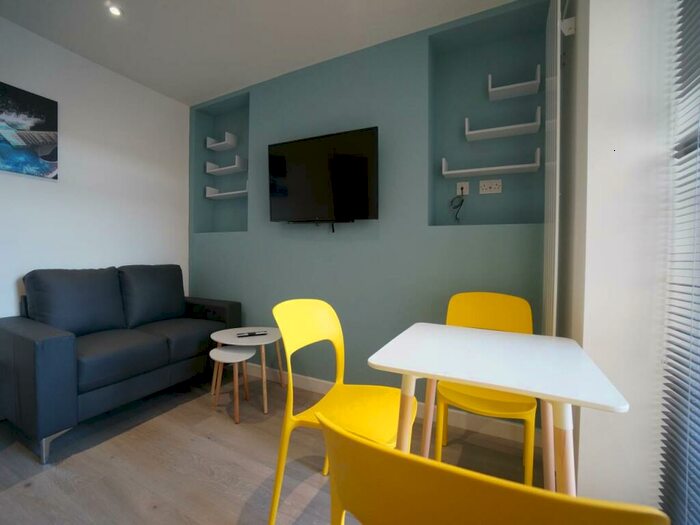 4 Bedroom House To Rent In Victoria Street, Bangor, Gwynedd, LL57