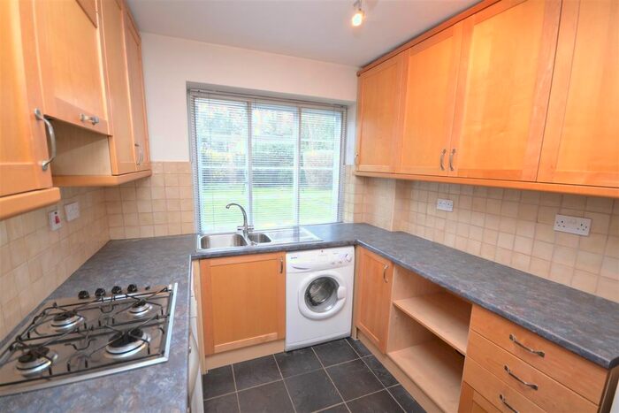 2 Bedroom Flat To Rent In Denison Close, East Finchley, London, N2