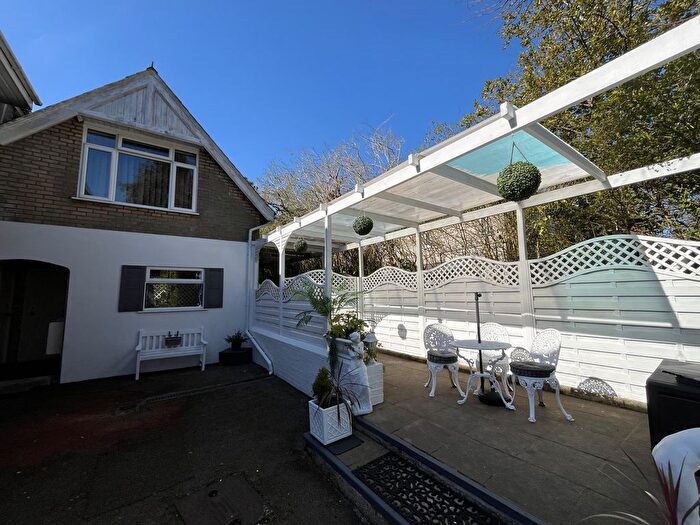 1 Bedroom Flat To Rent In Wimborne Road, Meyrick Park, Bournemouth, BH2