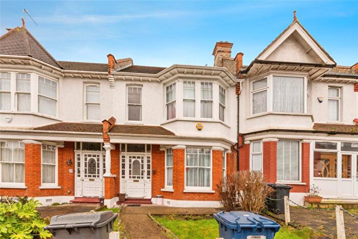 3 Bedroom Terraced House For Sale In Finchley Park, London, N12
