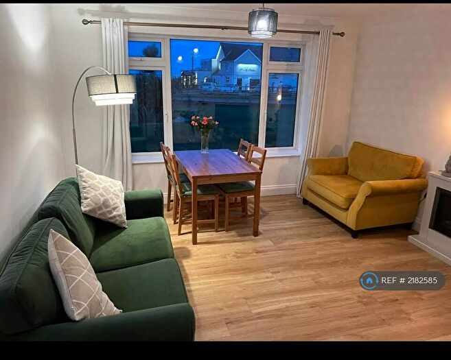 2 Bedroom Flat To Rent In Harbour Court, Barton On Sea, New Milton, BH25