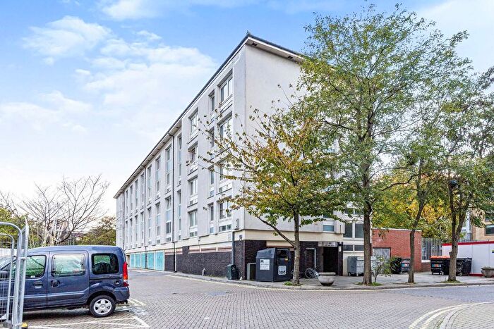 2 Bedroom Flat To Rent In Queensdale Crescent, London, W11