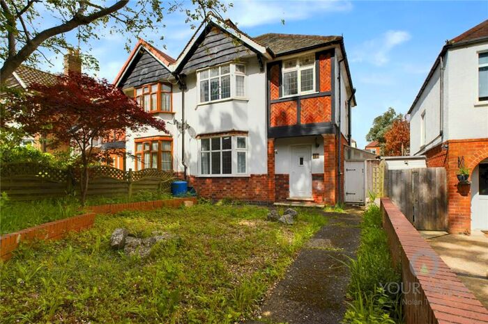 3 Bedroom Semi-Detached House To Rent In London Road, Northampton, Northamptonshire, NN4