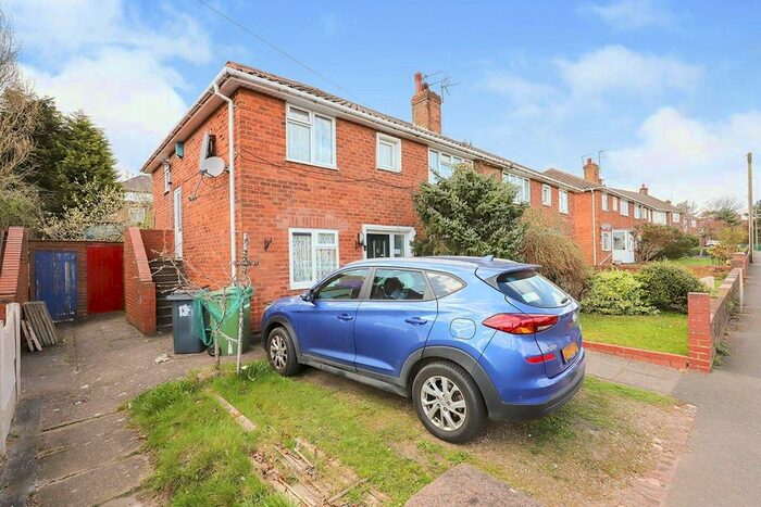 2 Bedroom Maisonette To Rent In Kenilworth Crescent, Parkfields, Wolverhampton, West Midlands, WV4