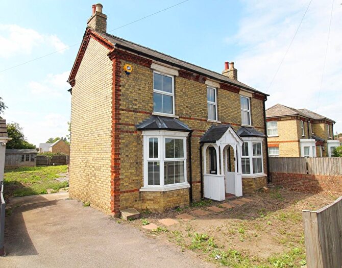 3 Bedroom Detached House For Sale In High Road, Beeston, SG19