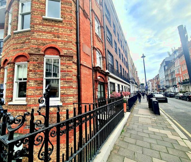 3 Bedroom Property To Rent In Montagu Mews West, London, W1H