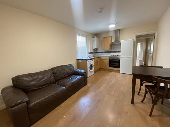 2 Bedroom Flat To Rent In Richmond Road, Roath, CF24