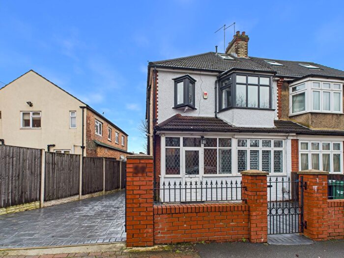 4 Bedroom Semi Detached House For Sale In Nether Street, London, N12