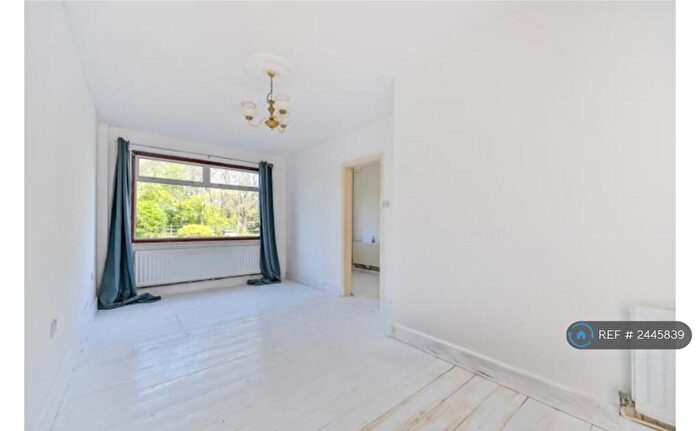 3 Bedroom Semi-Detached House To Rent In Walton Road, West Molesey, KT8