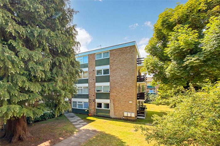 2 Bedroom Apartment For Sale In Abbots Park, St. Albans, Hertfordshire, AL1