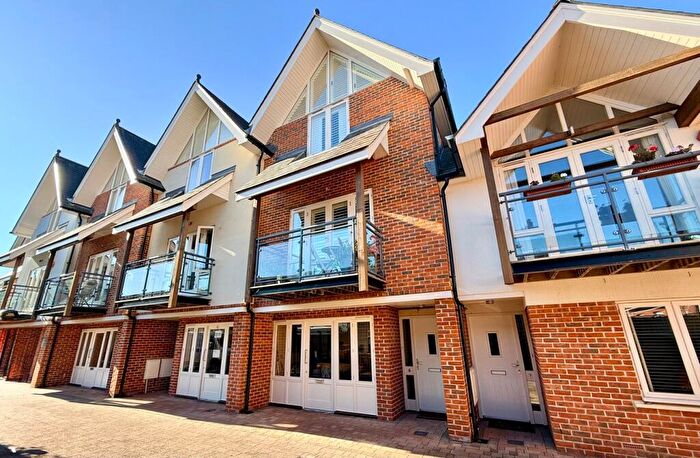 2 Bedroom Town House For Sale In New Street Mews, Lymington, SO41