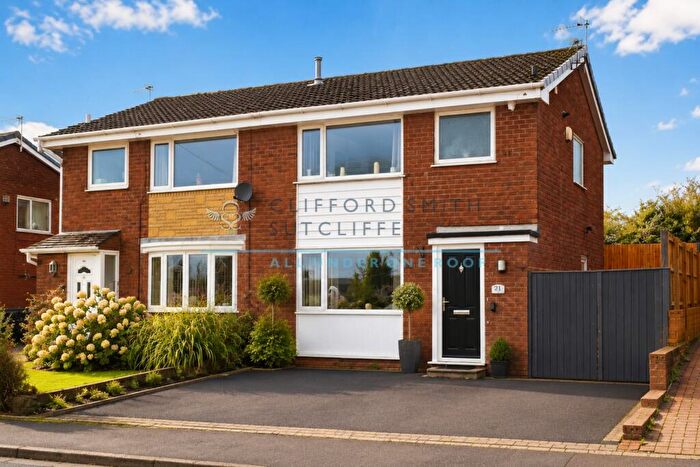 3 Bedroom Semi Detached House For Sale In Sandiway Drive, Briercliffe, Burnley, BB10