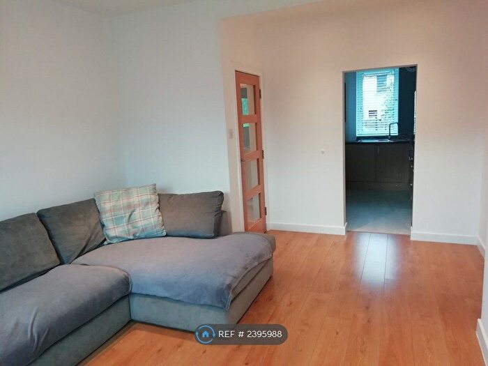 2 Bedroom Flat To Rent In Crewe Road North, Edinburgh, EH5