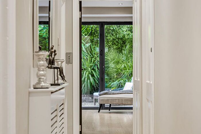 1 Bedroom Flat To Rent In Lambrook Terrace, Bishops Park, SW6