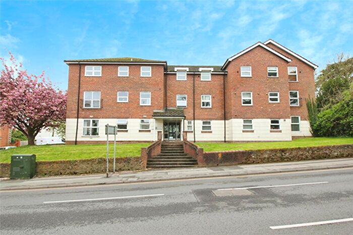 2 Bedroom Apartment For Sale In Ridgeborough Court, Castlehill, Reading, RG1