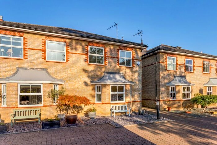 4 Bedroom Semi-Detached House To Rent In Lavender Gate, Oxshott, Leatherhead, KT22