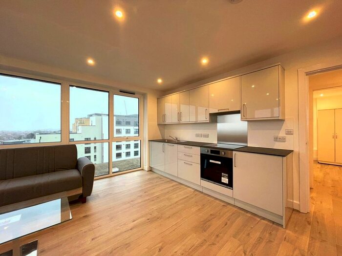 3 Bedroom Flat To Rent In Zodiac Court, London Road, Croydon, CR0