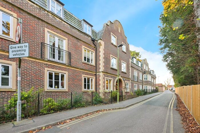 2 Bedroom Apartment For Sale In Esdaile Lane, Hoddesdon, EN11