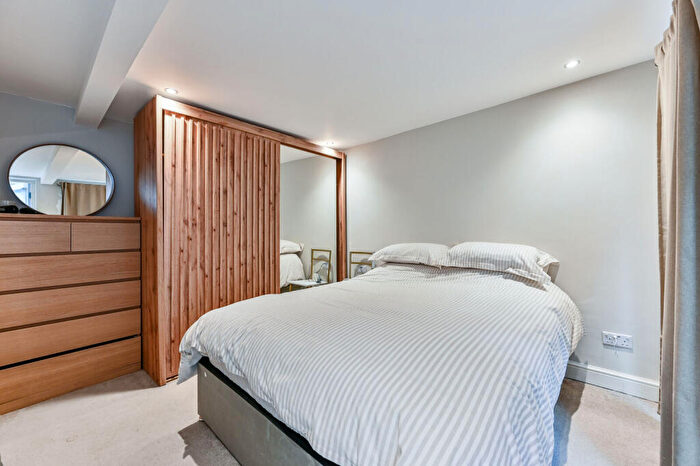 1 Bedroom House For Sale In Frome Street, Islington, London, N1