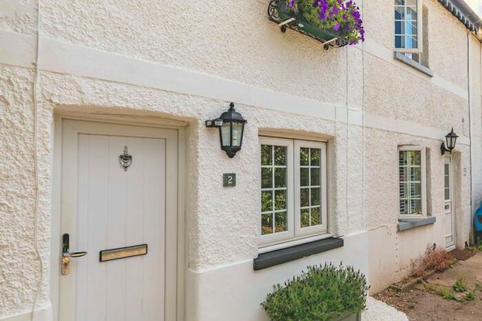 2 Bedroom Cottage To Rent In Albert Cottages, Clewer Hill Road, Windsor, SL4