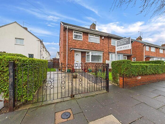 3 Bedroom Semi-Detached House For Sale In Whinbrooke, Leam Lane, Gateshead, NE10
