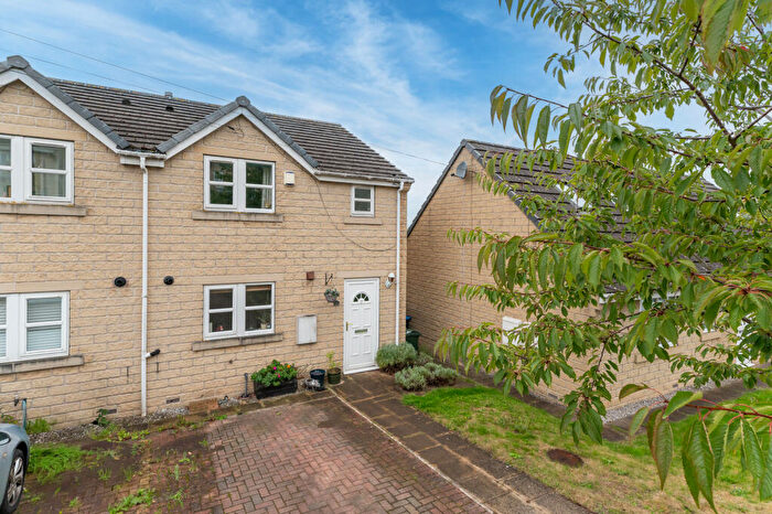 3 Bedroom Terraced House For Sale In The Oval, Bingley, West Yorkshire, BD16