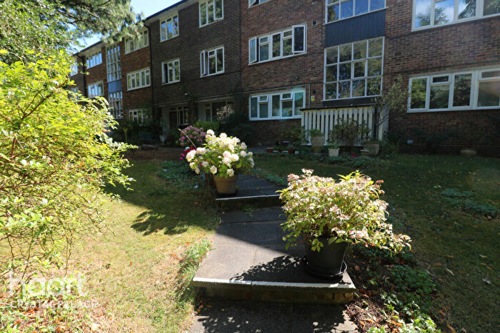 2 Bedroom Flat For Sale In Fox Hill, London, SE19