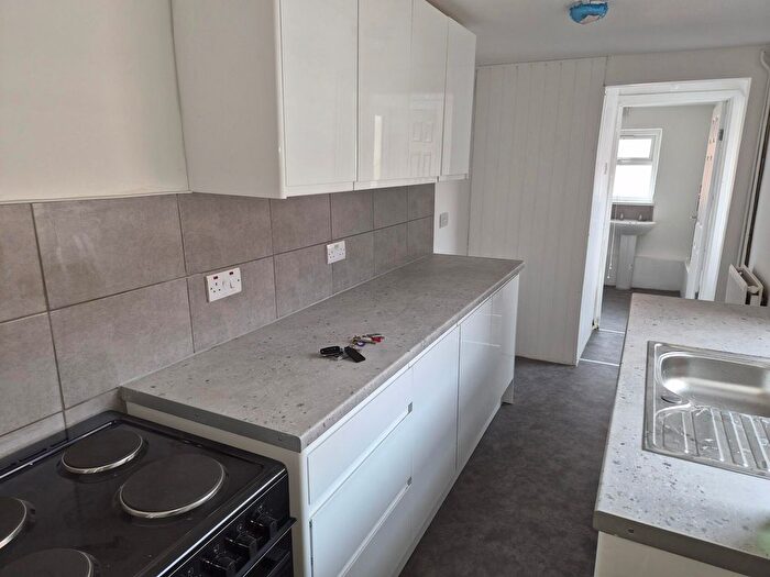 3 Bedroom Terraced House To Rent In South Street, Redditch, B98