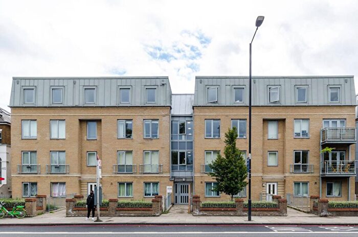 3 Bedroom Flat To Rent In Seven Sisters Road, Holloway, London, N4