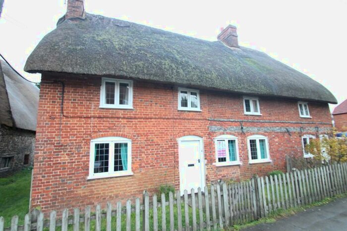 3 Bedroom Cottage For Sale In Chilton Foliat, Hungerford, ., RG17