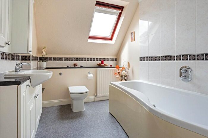 4 Bedroom Detached House For Sale In Pond Lane, Lasham, GU34