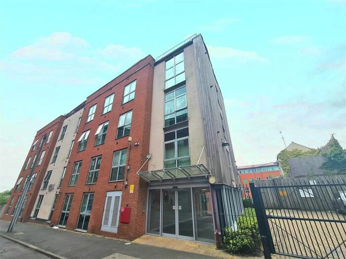 2 Bedroom Flat To Rent In Raleigh Street, Nottingham, NG7