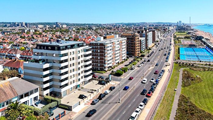 2 Bedroom Apartment For Sale In - Kingsway, Hove, East Sussex, BN3