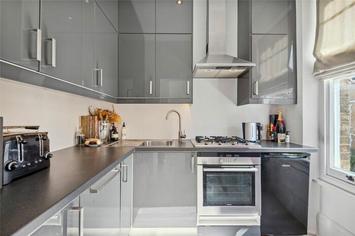 1 Bedroom Flat To Rent In Cardigan Road, Richmond, TW10